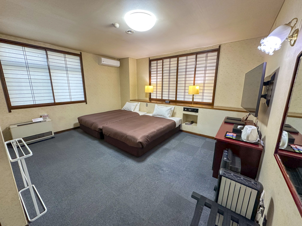 【洋モダンコーナーツイン】28平米　トイレ＆バス付