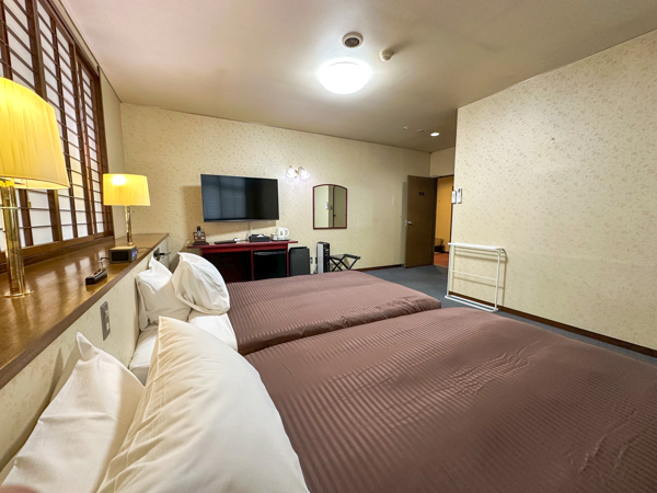 【洋モダンコーナーツイン】28平米　トイレ＆バス付