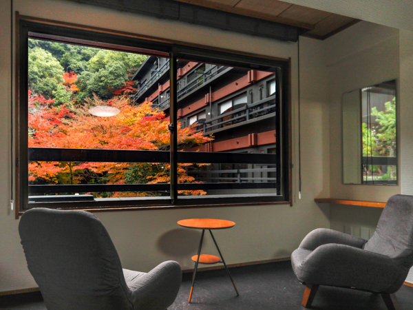 客室からの眺め（紅葉）