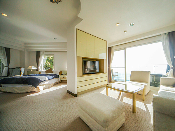 【オーシャンスイート】55㎡＋専用テラス8㎡　信楽焼露天風呂