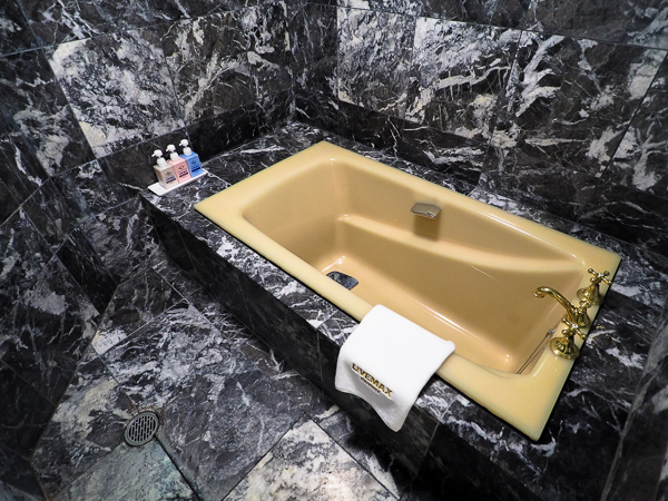 【オーシャンスイート】55㎡＋専用テラス8㎡　信楽焼露天風呂