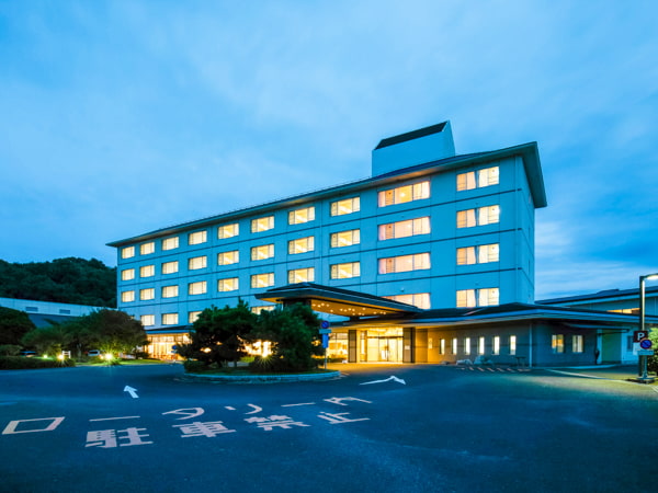 外観（夕方）