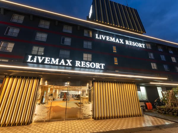 エントランス（夜）