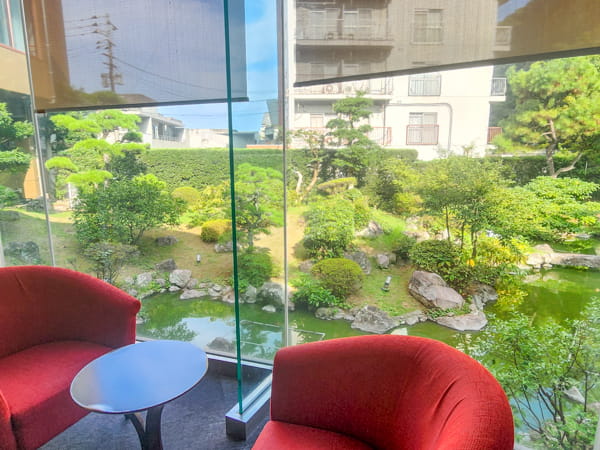 ラウンジ