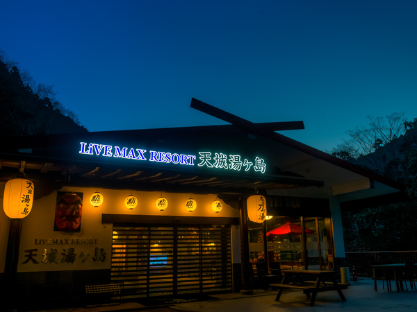 外観（夜）