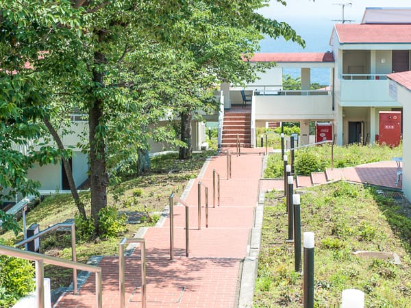 施設内