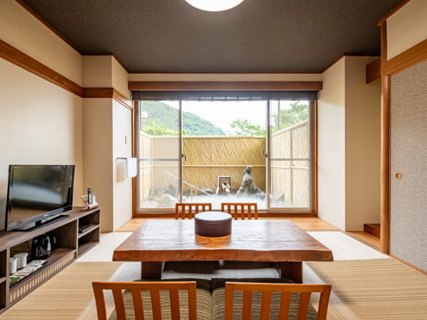 【和モダン和洋室】46平米露天岩風呂