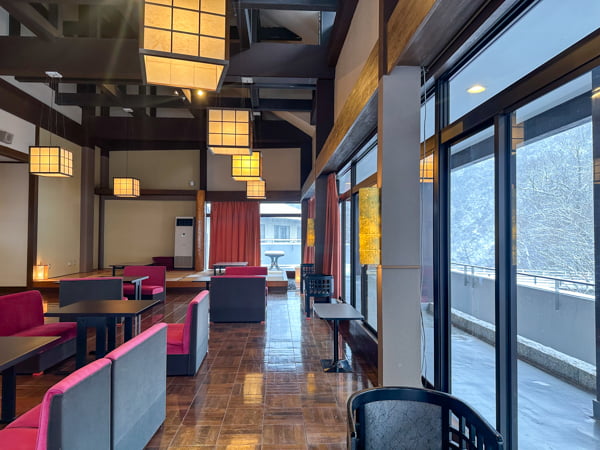 ラウンジ（冬）