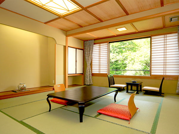 和室10畳　バス・トイレ付【禁煙】