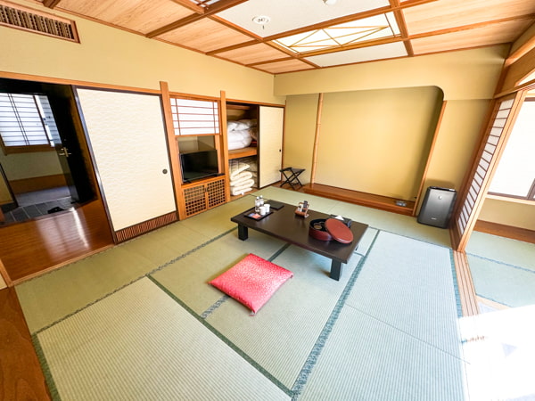 和室10畳　バス・トイレ付【禁煙】