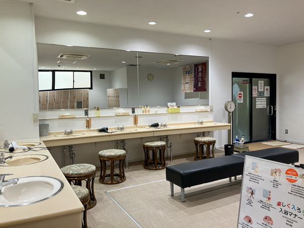 脱衣所（男湯）